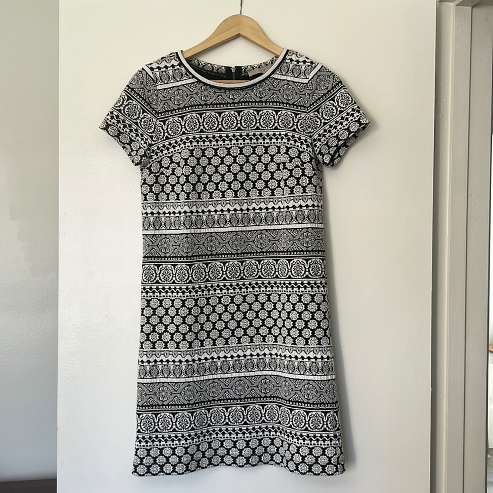 Thick cotton/polyester B&W patterned knee length women’s dress -small-